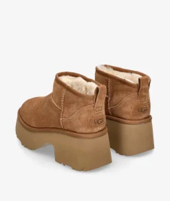 Botines UGG CLASSIC ULTRA MINI NEW HIGHTS en cuero