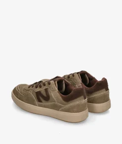 Deportivos Natural World 8456 en serraje taupe